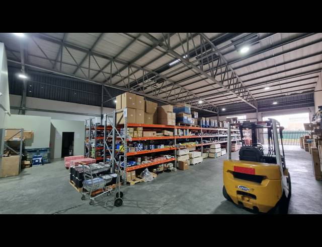 744M² WAREHOUSE TO LET IN JET PARK